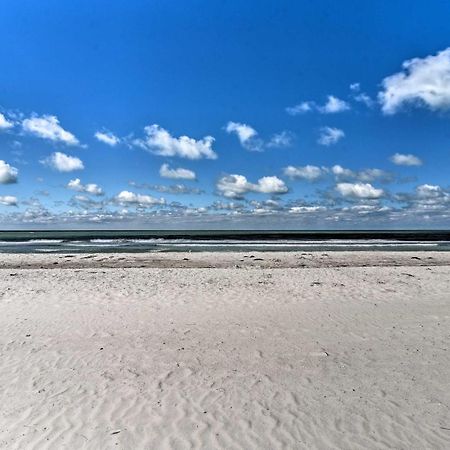 Sun-Soaked Coastal Hideaway - Steps To Beach! Clearwater Beach Exterior photo