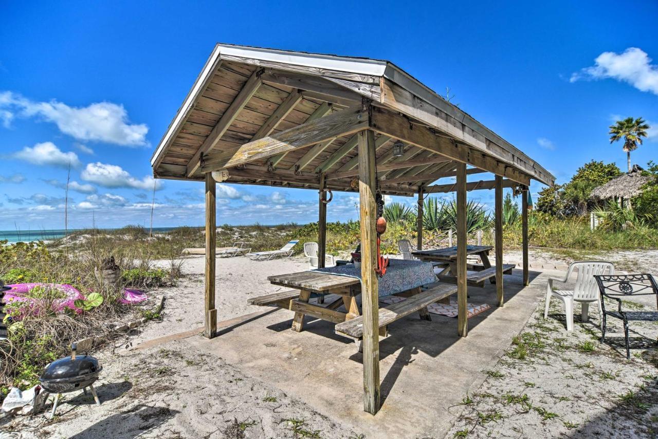 Sun-Soaked Coastal Hideaway - Steps To Beach! Clearwater Beach Exterior photo
